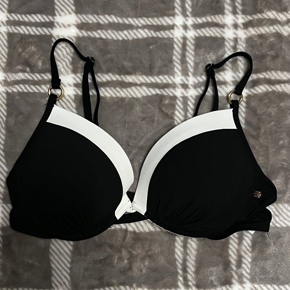 La Vie en Rose Aqua Black & White Bikini Top – Classic & Chic 🏖️